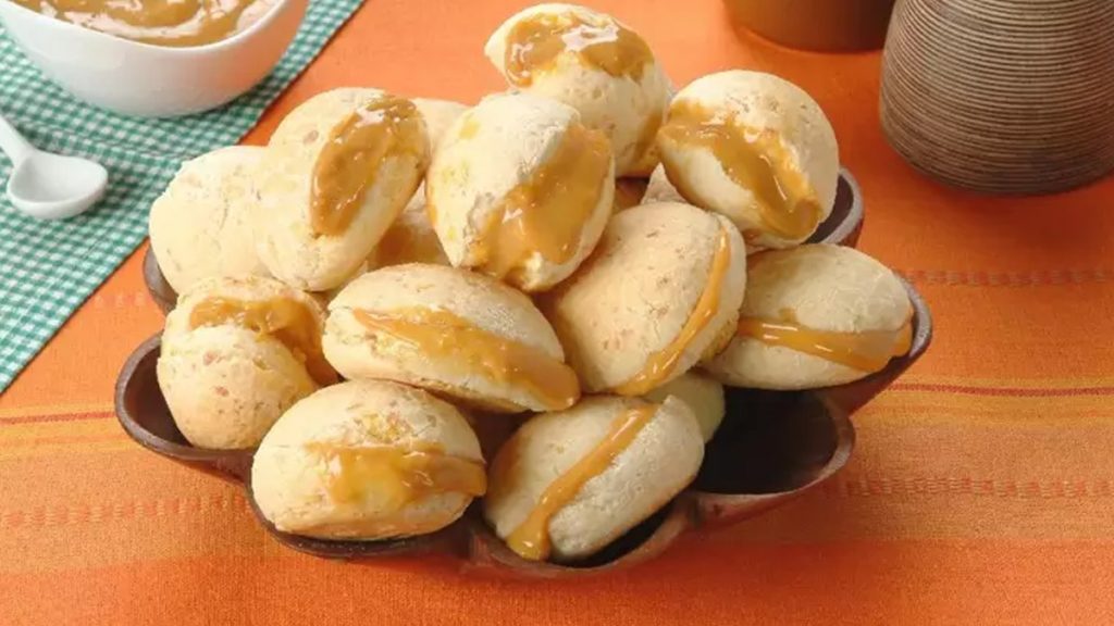 A Doçura do Encontro Pão de Queijo com Doce de Leite