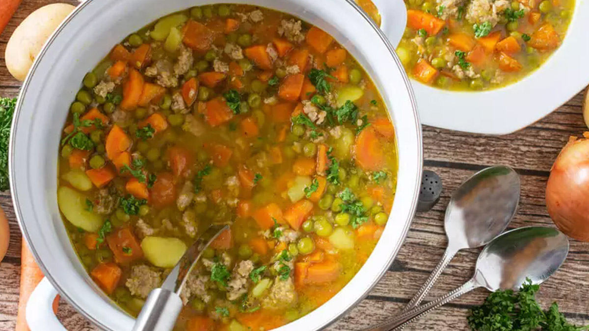 Sopa de Legumes com Carne Moída Rápida, Deliciosa e Confortante!
