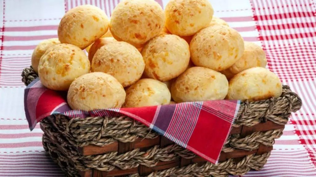 Um Abraço Quente Receita Tradicional de Pão de Queijo Espero que goste!