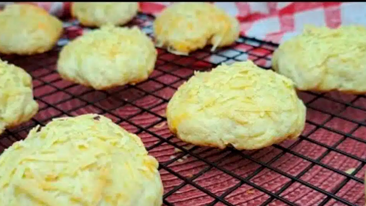 Receita de Bolacha Salgada de Parmesão